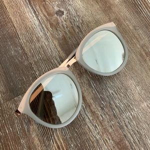 😎 Ann Taylor LOFT Sunglasses